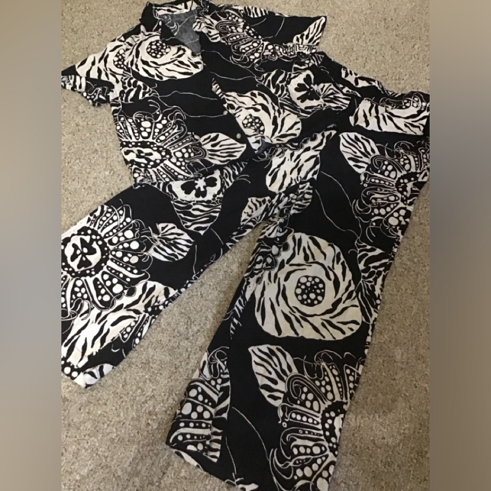 Woman’s size large two piece pants set Christian Soriano resort core